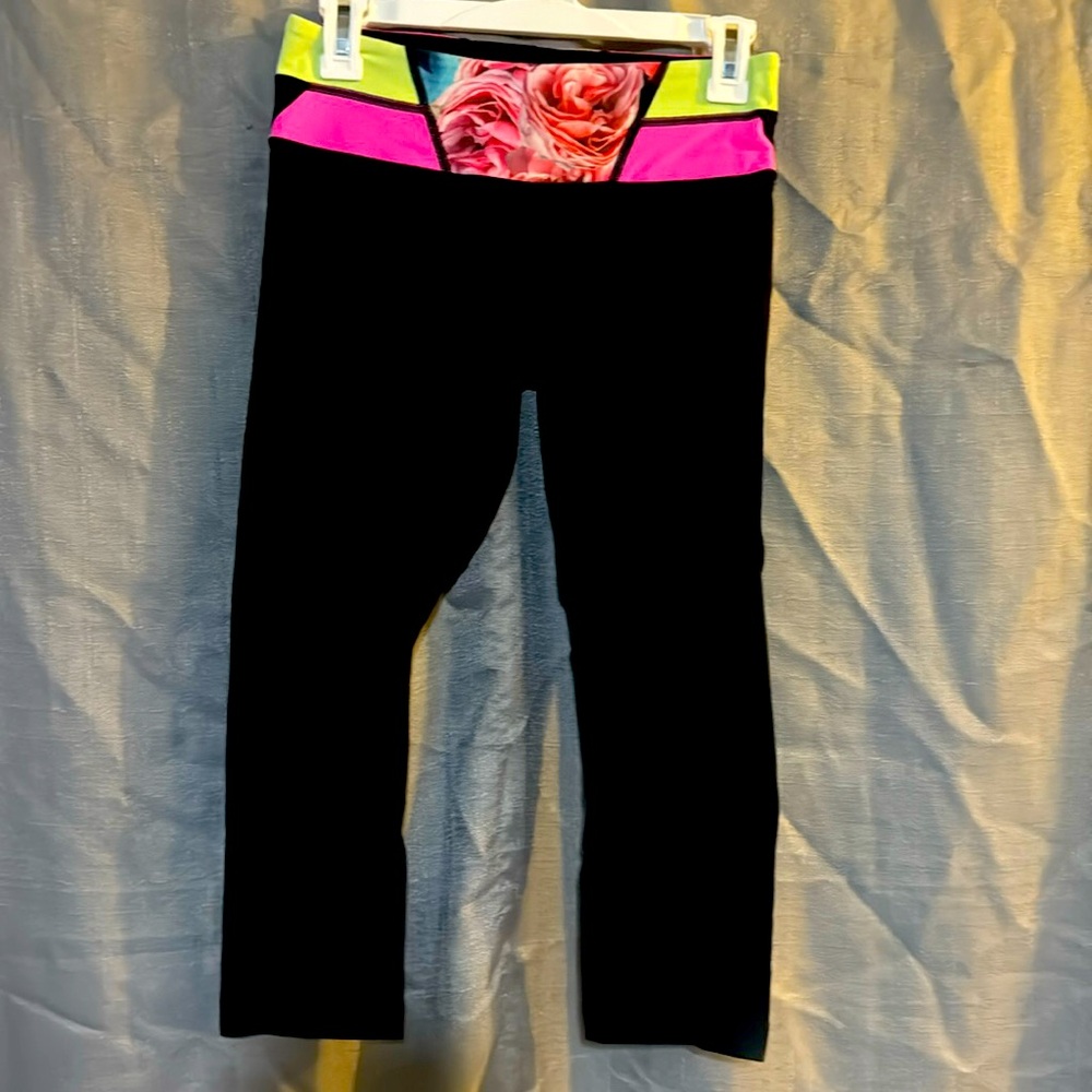 Lululemon size 6 flower print